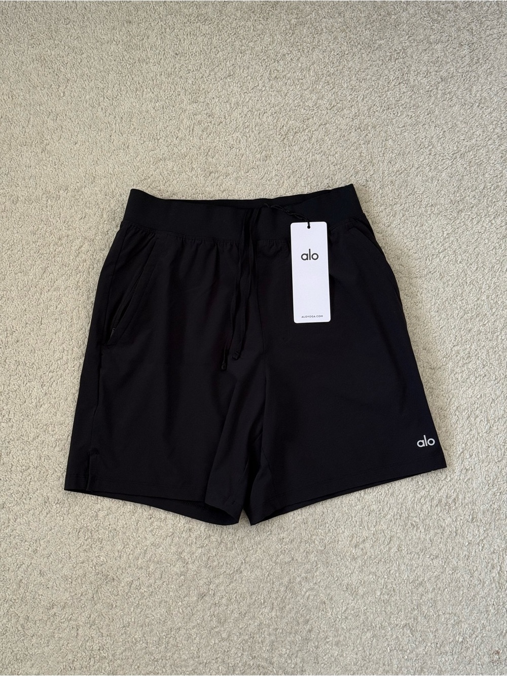 New ALO Yoga Men’s Black Repetition 7” Shorts